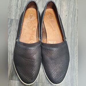 FRYE Women’s Flats Melanie Perforated Slip-On Size 9.5M. 🌴